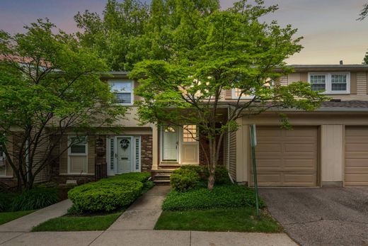 Apartment in Troy, Oakland County