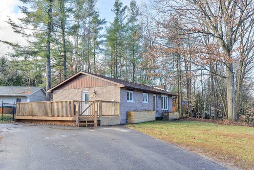 Detached House in Gravenhurst, Ontario