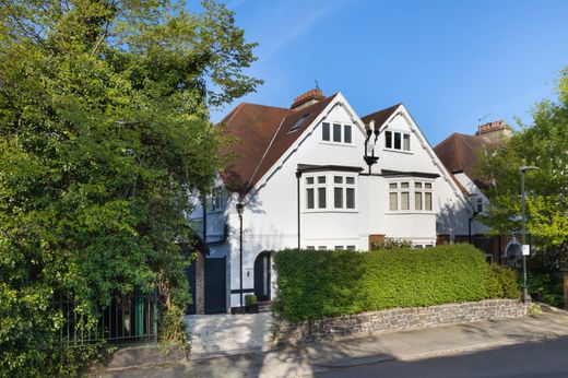 Detached House in London, Greater London