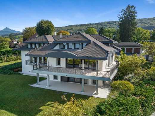 Einfamilienhaus in Évian-les-Bains, Haute-Savoie