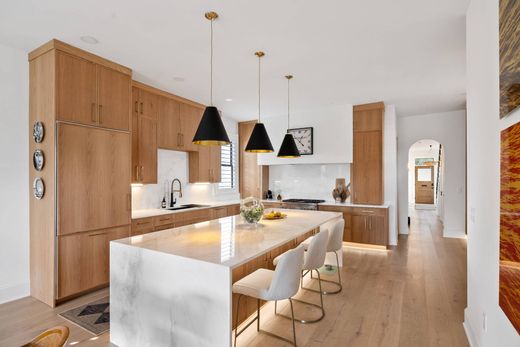 Detached House for sale in Charleston