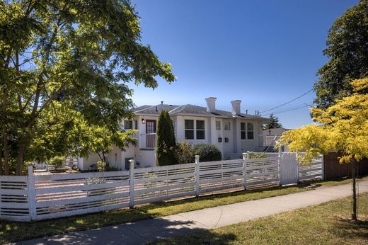 Двухуровневые апартаменты, Saanich, Capital Regional District