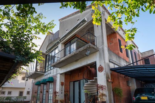 Dom jednorodzinny w Naha, Naha Shi