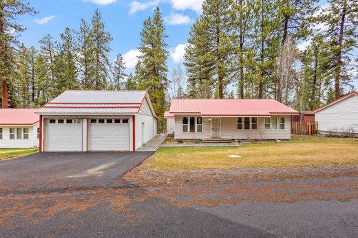 Luxury home in Gilchrist, Klamath County