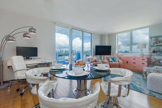 Apartment / Etagenwohnung in Miami Beach, Miami-Dade County
