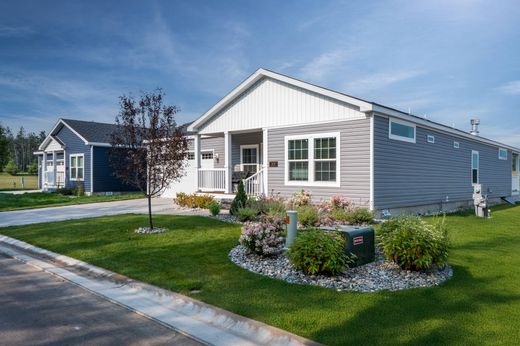 Luxury home in Petoskey, Emmet County