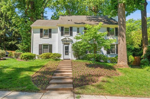 Detached House in Chevy Chase, Washington County