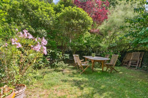 Apartment in Neuilly-sur-Seine, Hauts-de-Seine