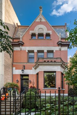 Detached House in Chicago, Cook County