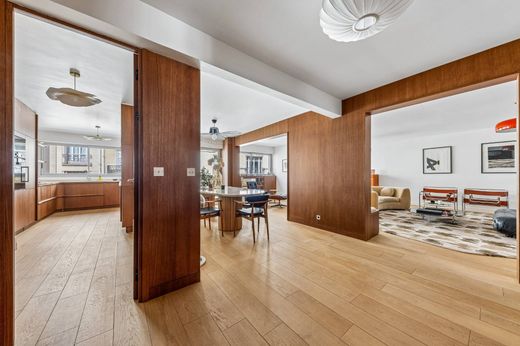 Apartment in Tour Eiffel, Invalides – Ecole Militaire, Saint-Thomas d’Aquin, Paris