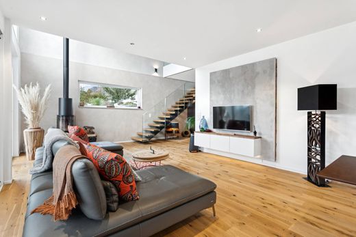 Detached House in Plasselb, Sense District