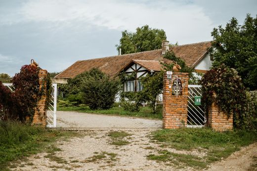 Ferme à Miniș, Comuna Ghioroc