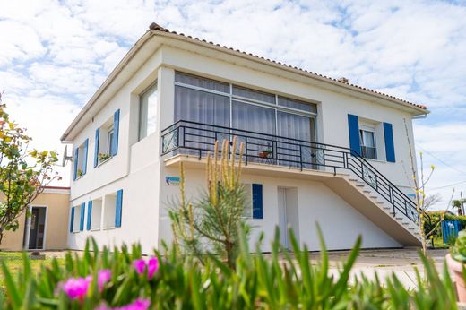 Detached House in Le Château-d'Oléron, Charente-Maritime