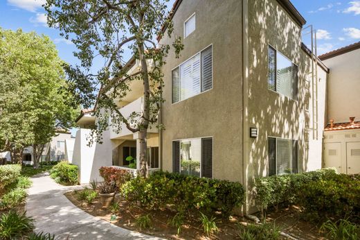 Luxury home in Newhall, Los Angeles County