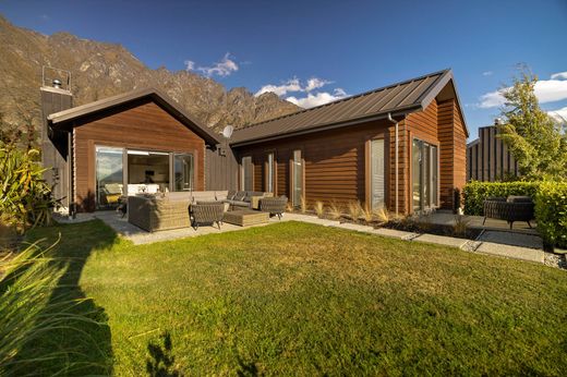 Detached House in Queenstown, Queenstown-Lakes District