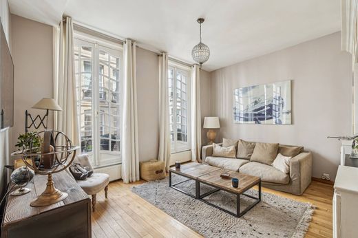 Apartment in Saint-Germain, Odéon, Monnaie, Paris