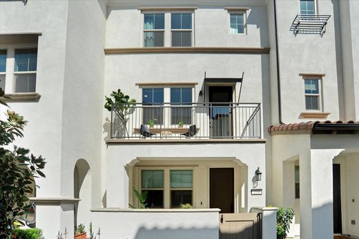 Таунхаус, Клермонт, Los Angeles County
