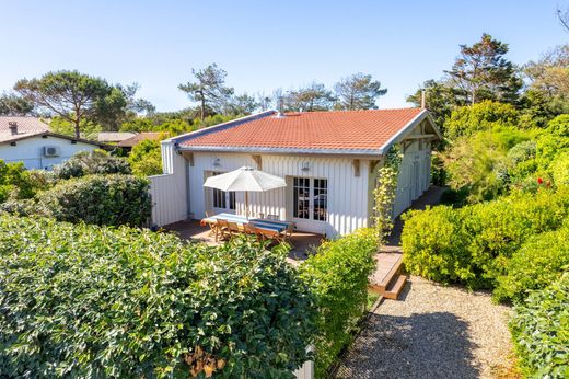 Detached House in Cap Ferret, Gironde
