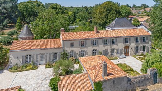 Vrijstaand huis in Bressuire, Deux-Sèvres