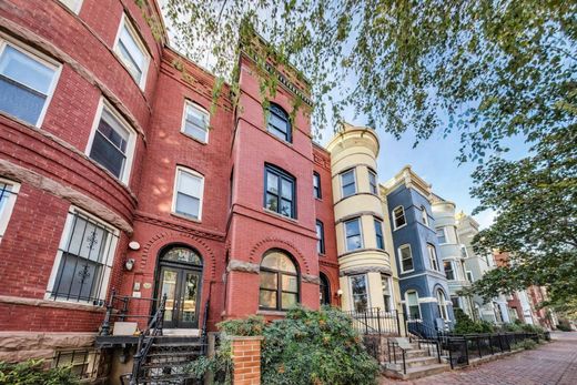 Apartment in Washington, Washington County