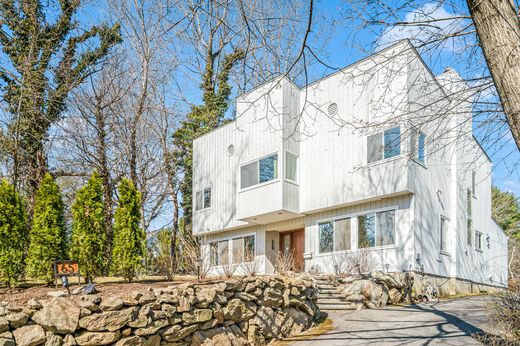 Detached House in Scarsdale, Westchester County