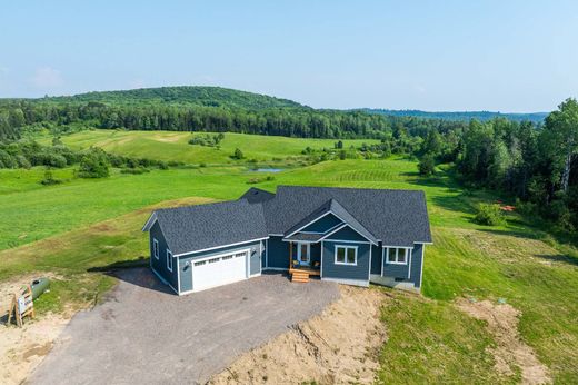 Dom jednorodzinny w Armour Heights, Ontario