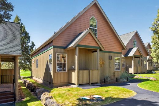 Luxury home in Redmond, Deschutes County