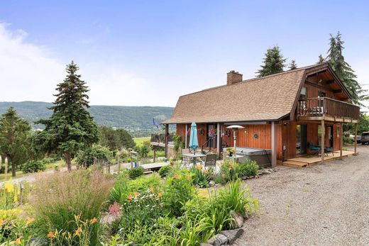 Vrijstaand huis in Coldstream, Regional District of North Okanagan