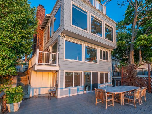 Detached House in Sea Cliff, Nassau County