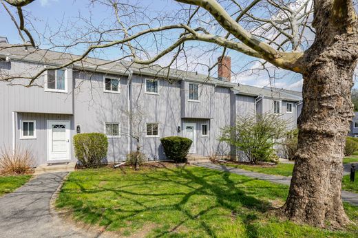 Townhouse in Brookfield, Fairfield County