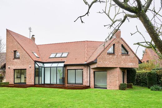 단독 저택 / Sainghin-en-Mélantois, North