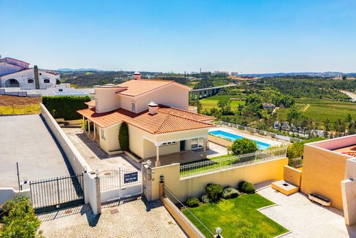 Einfamilienhaus in Leiria, Distrito de Leiria