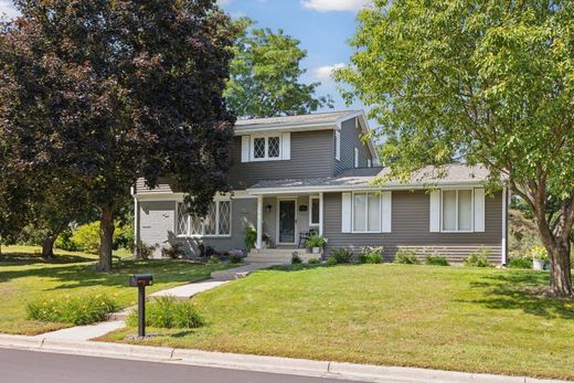 Dom jednorodzinny w Golden Valley, Hennepin County