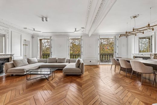 Apartment in Saint-Germain, Odéon, Monnaie, Paris
