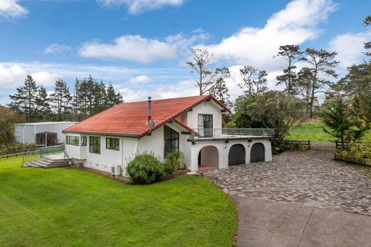 Land in Auckland