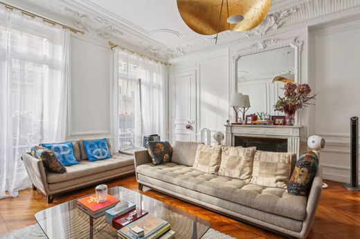 아파트 / Champs-Elysées, Madeleine, Triangle d’or, Paris