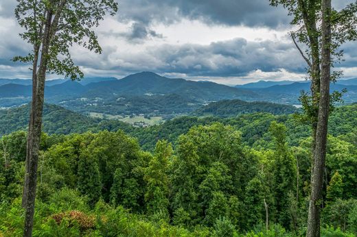 Grond in Waynesville, Haywood County