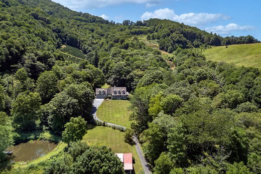 Casa en Newland, Avery County