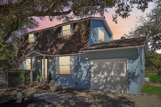 Detached House in Canyon Lake, Comal County
