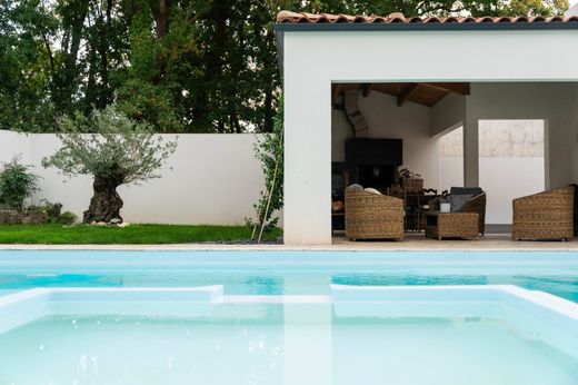 Breuil-Magné, Charente-Maritimeの一戸建て住宅