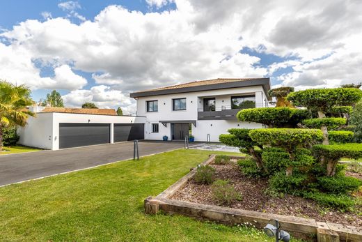 Detached House in Bordeaux, Gironde