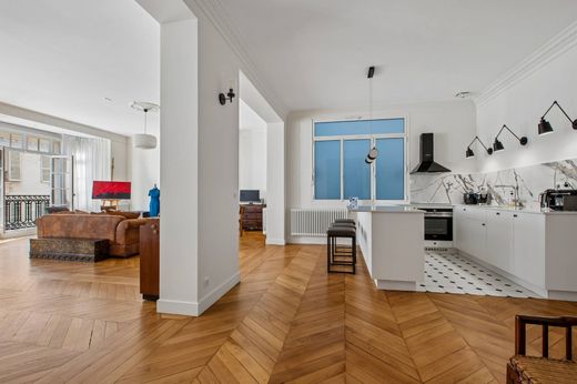 Apartment in La Muette, Auteuil, Porte Dauphine, Paris