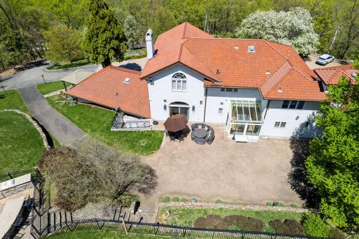 Detached House in Franklin Lakes, Bergen County