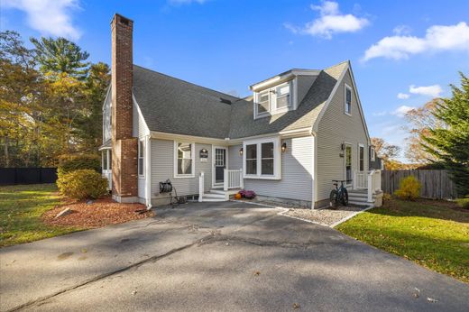 Detached House in Mashpee, Barnstable County