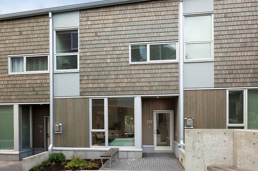 Townhouse in Victoria, Capital Regional District