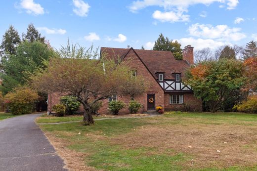 Detached House in West Hartford, Hartford County