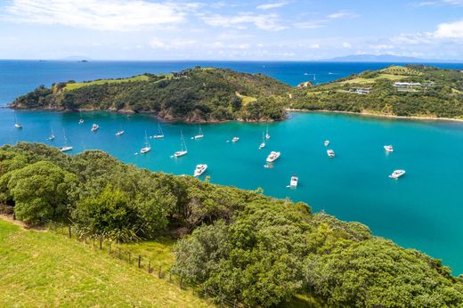 Land in Oneroa, Auckland