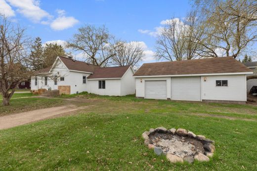 Luxury home in Brainerd, Crow Wing County