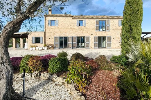 Villa in Monterubbiano, Province of Fermo