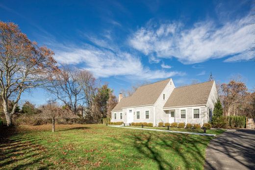 Detached House in Bridgehampton, Suffolk County